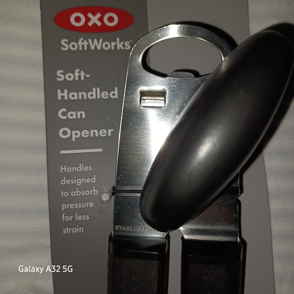 NEW CAN OPENER BY "OXO" SOFT HANDLE AND LIGHTWEIGHT - Picture 3 of 4